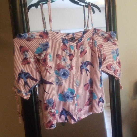 miss lili Tops - Off shoulder top. Adjustable straps.